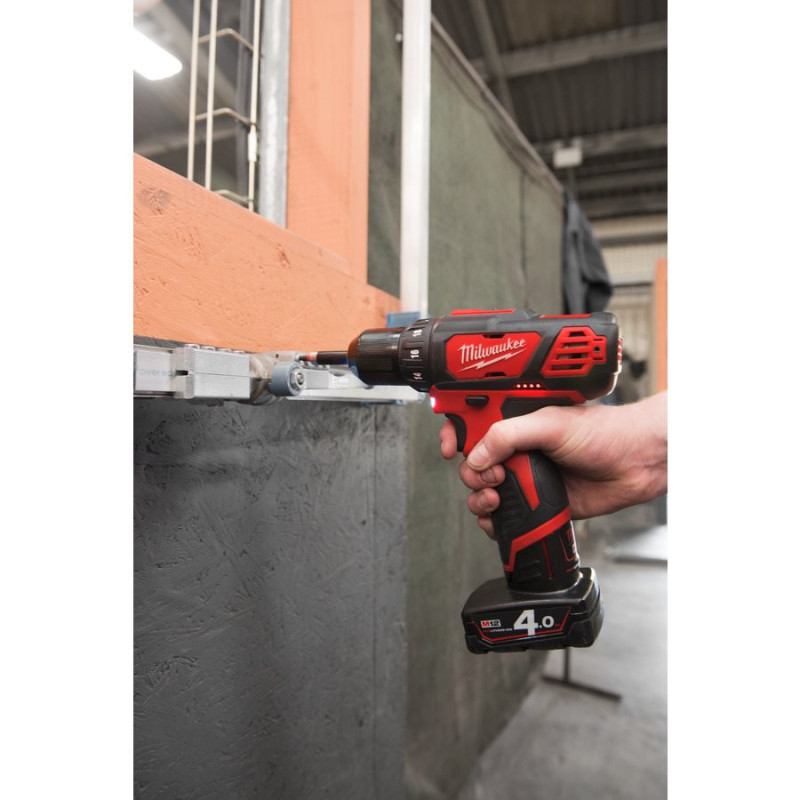 Дриль-шуруповерт MILWAUKEE M12 BDD-202C обертовий момент 30 Нм 4933441915 (+2 акумулятори, зарядний пристрій, HD кейс)