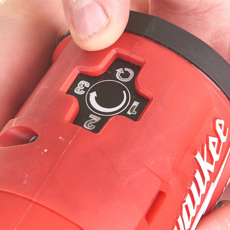 Гайкокрут акумуляторний 1/4" MILWAUKEE, M12 FIW14-0, 136 Нм