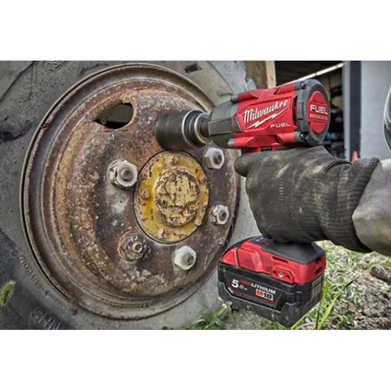 Гайкокрут акумуляторний безщітковий MILWAUKEE 1/2" (881 Нм) M18 FMTIW2F12-502X, з фрикційним кільцем, (+ заряд.пристрій, 2 акуму