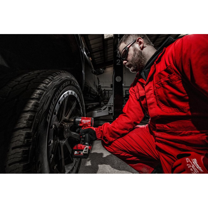 Гайкокрут акумуляторний безщітковий MILWAUKEE 1/2" (881 Нм) M18 FMTIW2F12-502X, з фрикційним кільцем, (+ заряд.пристрій, 2 акуму