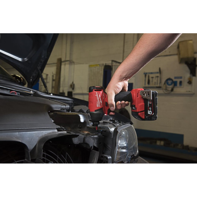 Винтоверт акумуляторний гідравлічний 1/4'' HEX MILWAUKEE, M18 FUEL FQID-502X, 50Нм (+ заряд. устройство, 2 аккум.Х 5Ач, кейс)
