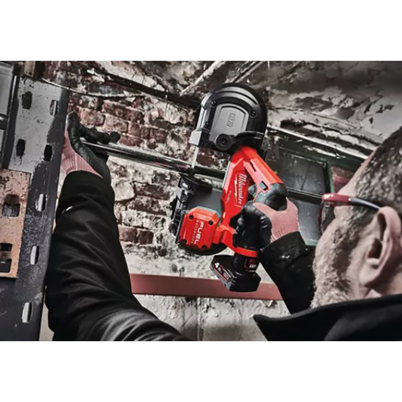 Субкомпактна стрічкова пилка MILWAUKEE M12 FUEL FBS64-402C 64мм MILWAUKEE