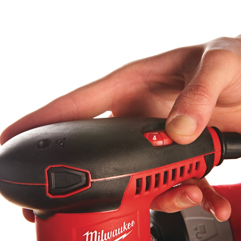 Шліфмашина ексцентрикова MILWAUKEE, ROS 125 E, 300Вт, 125мм (+шліфпапір, пилозбірник, кабель, сумка для інструментів)