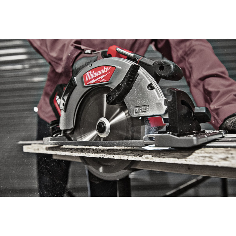 Циркулярная пила MILWAUKEE M18 FCSG66-121C FUEL 190 мм по дереву и пластику 4933471195