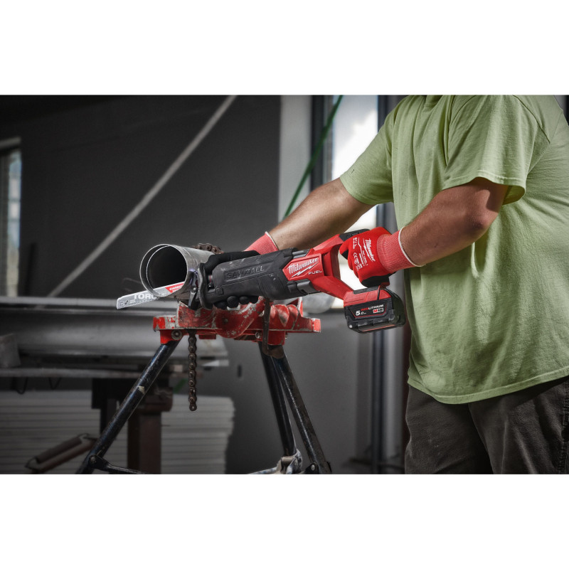 Пила шабельна акумуляторна MILWAUKEE, M18 FHZ-502X (+зар.пр., 2 акум.Х 5Аг, HDкейс)