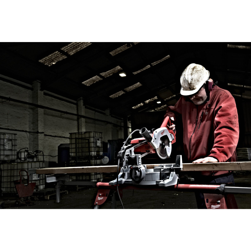 Торцовочна пила 216 ММ (8 1/2 дюймов) MILWAUKEE 4933471055 1800Вт, диск 216х30