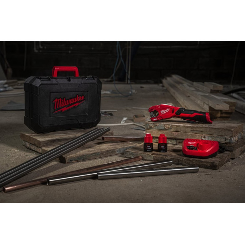 Акумуляторний труборіз по неіржав. сталі MILWAUKEE M12PCSS-0