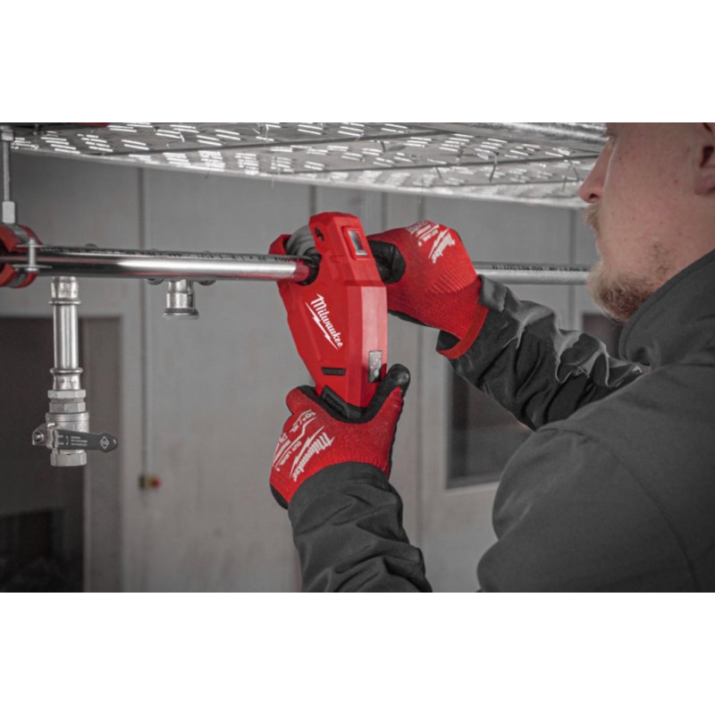 Акумуляторний труборіз по неіржав. сталі MILWAUKEE M12PCSS-202C (+2 акумулятори, зарядний пристрій, HD кейс)