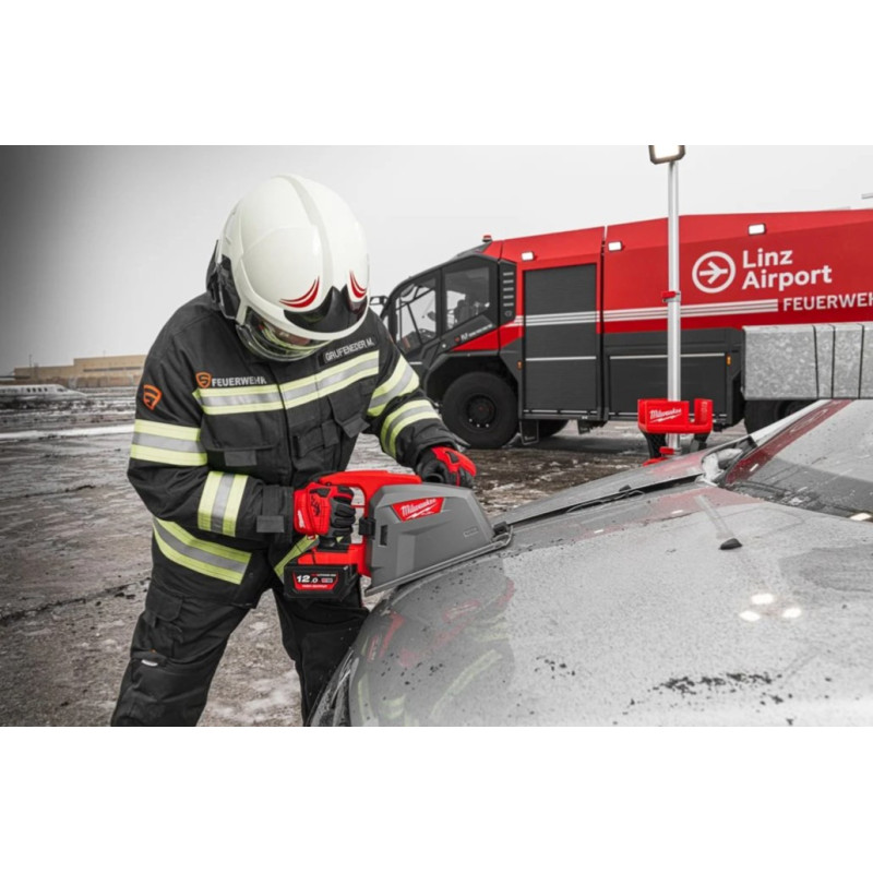 Циркулярная пила по металлу MILWAUKEE M18 FUEL FMCS66-0C 66мм 4933472110 (+ аксесуари, HD кейс)