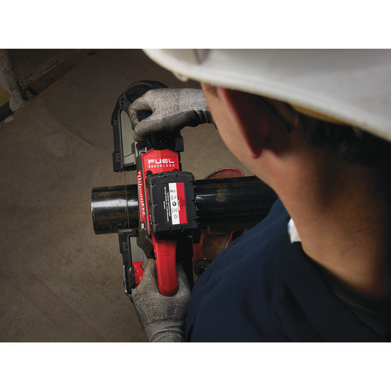 Стрічкова пила MILWAUKEE M18 FUEL CBS125-502C по металу 4933448195 (+ заряд.пристрій, 2 акум., полот
