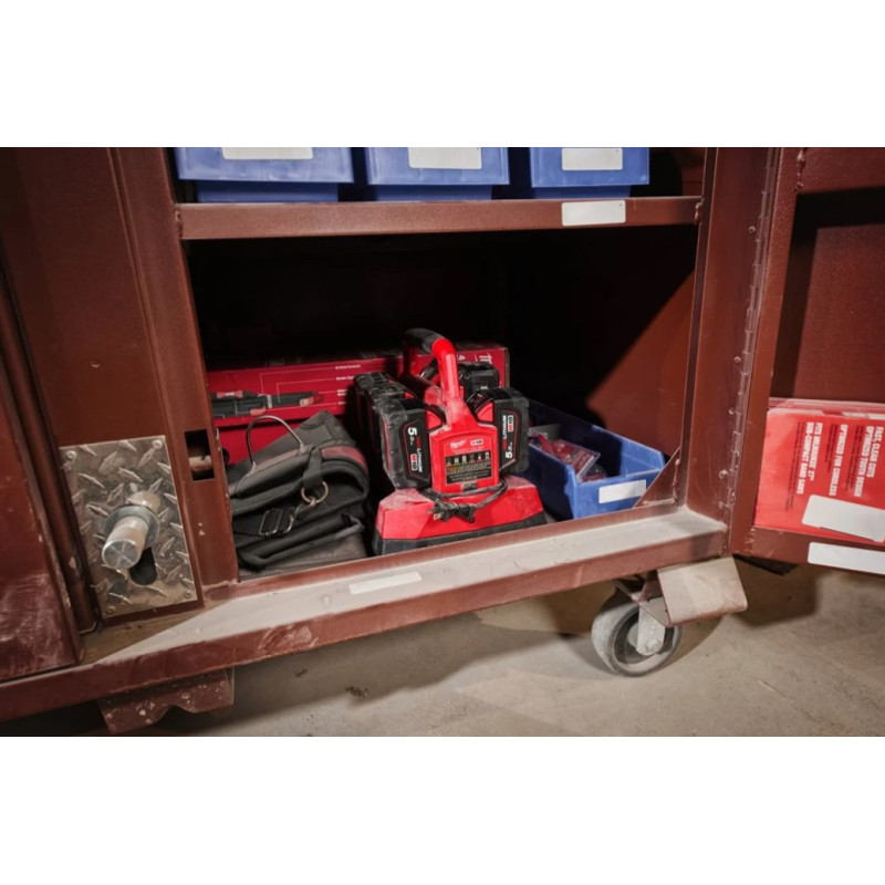 Зарядний пристрій PАCKOUT MILWAUKEE, M18 PC6 (для 6 ак. М18)
