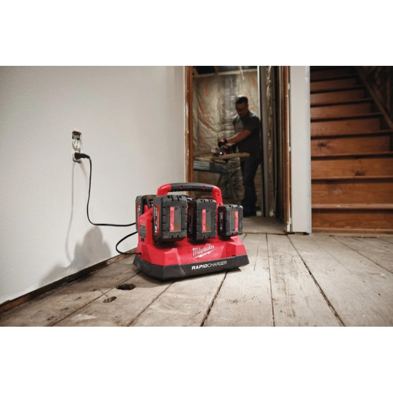 Зарядний пристрій PАCKOUT MILWAUKEE, M18 PC6 (для 6 ак. М18)