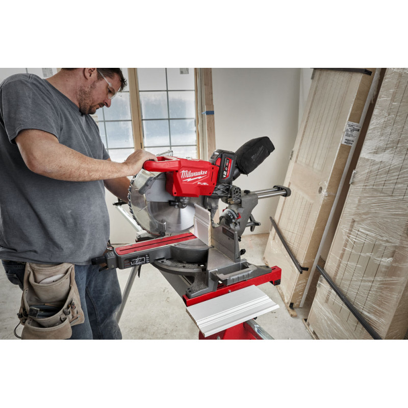 Пила торцювальна акумуляторна MILWAUKEE M18 FMS305-121 (Ø305мм) (ЗП+1ак.Х12Аг) FORGE™