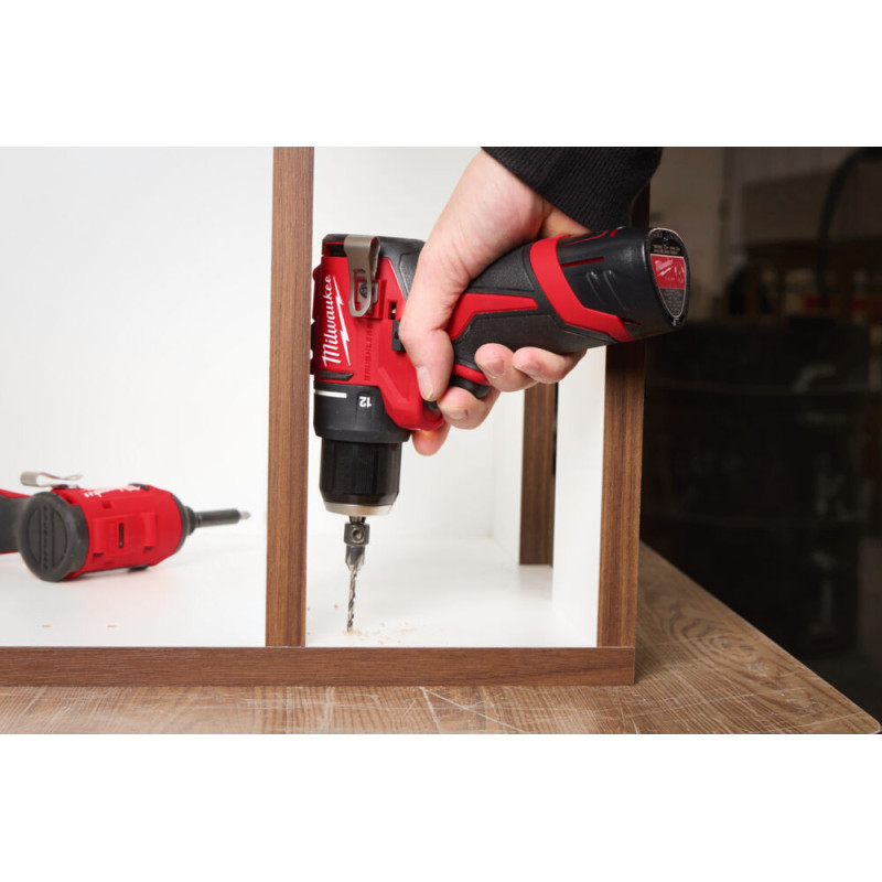 Дриль-шурупокрут акумуляторний MILWAUKEE M12 BLDDRC-202C (40Нм) (ЗП+ 2ак.Х2Аг+ кейс)